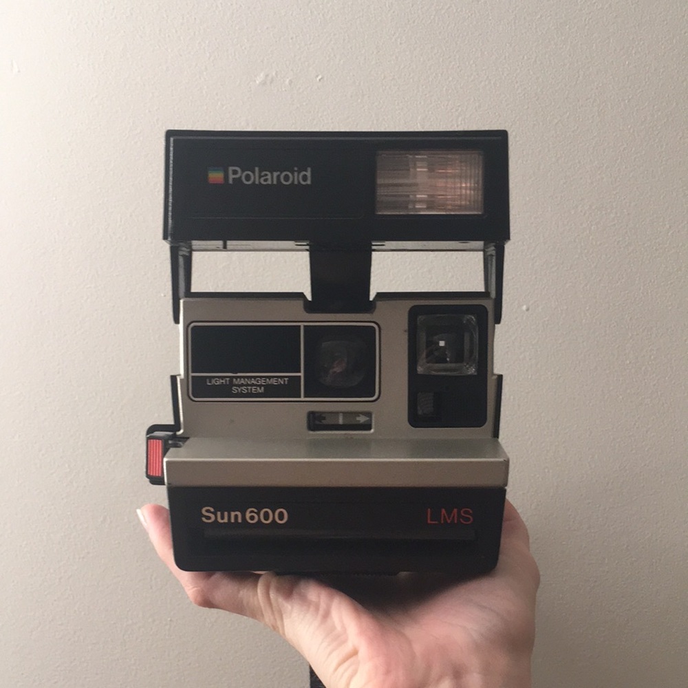 Polaroid Sun 600 Instant Film Camera - Picture 5 of 8